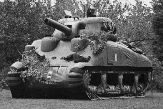 Sherman Panzer als Attrappe